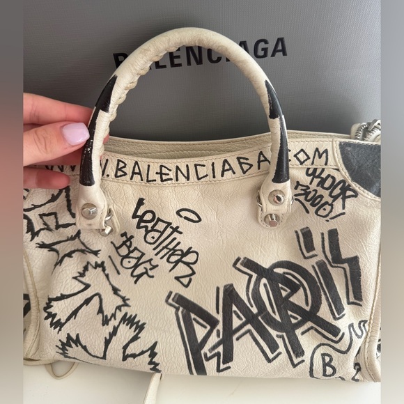 Balenciaga White Leather Graffiti city bag - Picture 6 of 8